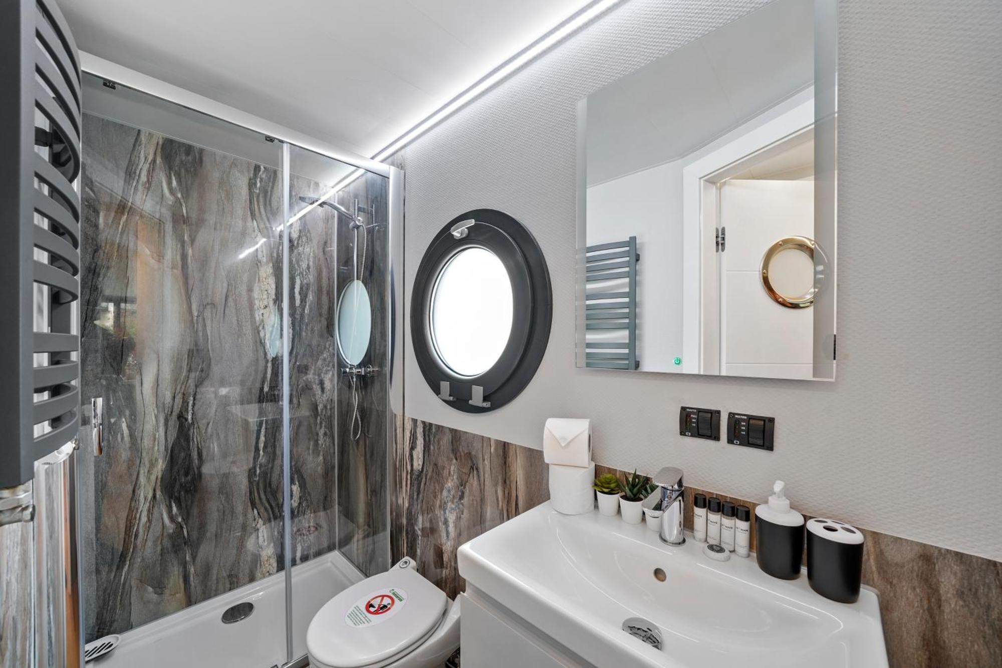 Unique Water Lodge In London - Sleeps 6 Exterior foto